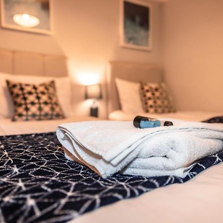 Best Price! Perfect Gunwharf Accommodation - 5 Single Beds Or Kingsize Free Parking Portsmouth Exterior foto